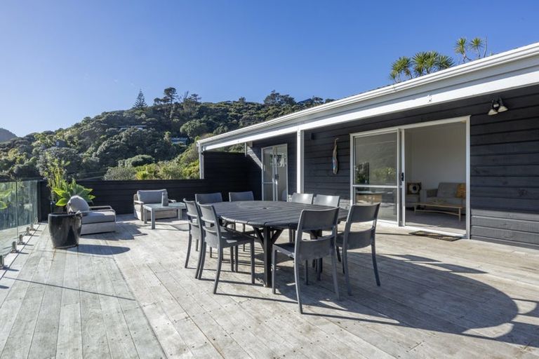 Photo of property in 22 Beach Valley Road, Piha, 0772