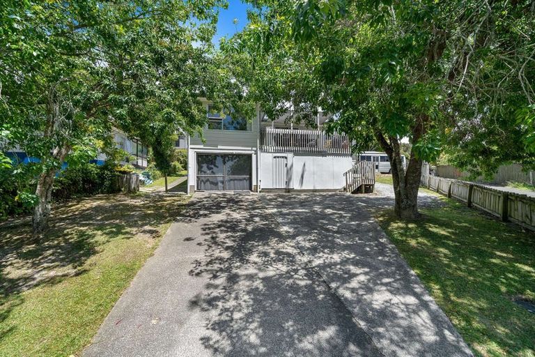 Photo of property in 10 Glucina Place, Glen Eden, Auckland, 0602