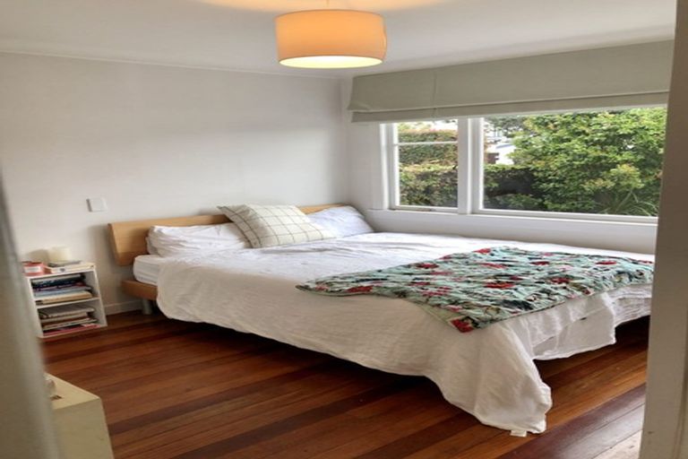 Photo of property in 77 Queen Street, Northcote Point, Auckland, 0627