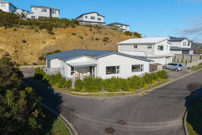 Photo of property in 8 Antigua Way, Grenada Village, Wellington, 6037
