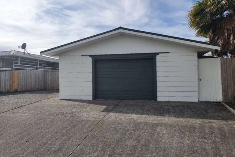 Photo of property in 3a Mawney Road, Henderson, Auckland, 0610