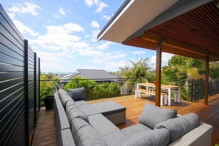 Photo of property in 33 Montclair Rise, Browns Bay, Auckland, 0630