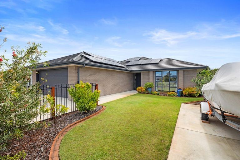 Photo of property in 27 Leet Crescent, Papamoa Beach, Papamoa, 3118