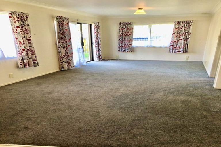Photo of property in 26 Kingsclere Place, Goodwood Heights, Auckland, 2105
