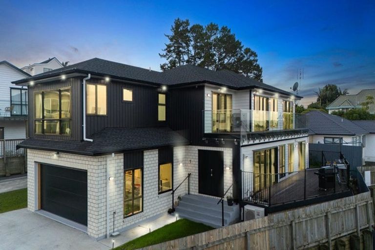 Photo of property in 4 Tawapou Close, Massey, Auckland, 0614