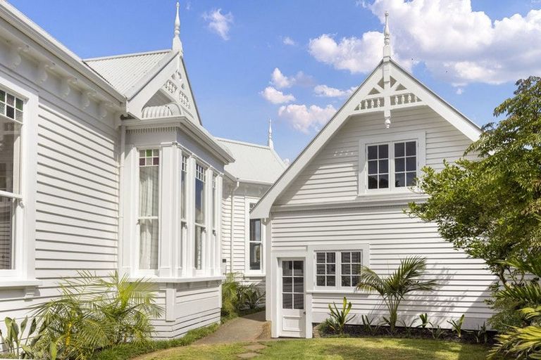 Photo of property in 329 Mangorei Road, Merrilands, New Plymouth, 4312