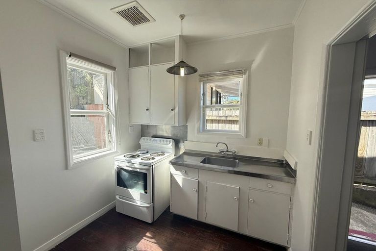 Photo of property in 4a/8 Howard Street, Mount Cook, Wellington, 6021