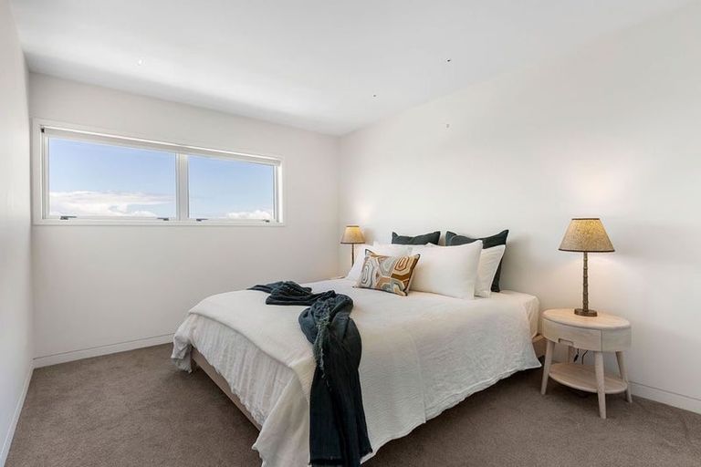 Photo of property in Seaview Apartments, 13/64 Milford Road, Milford, Auckland, 0620