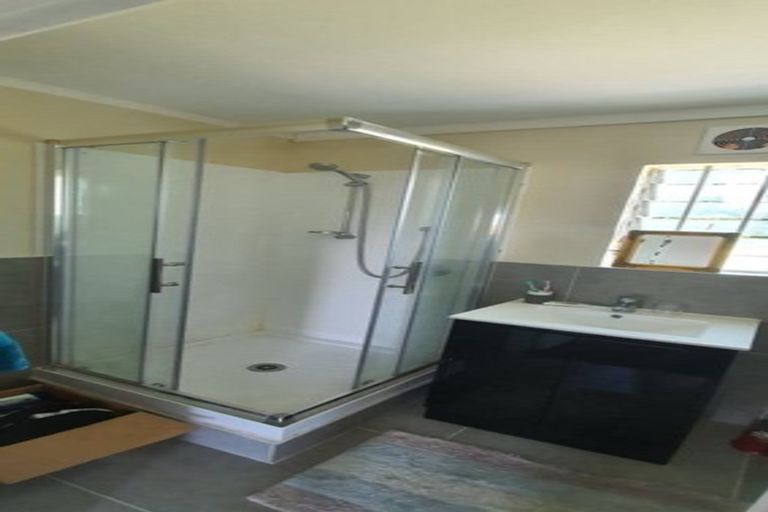 Photo of property in 5 Hurley Place, Kelston, Auckland, 0602