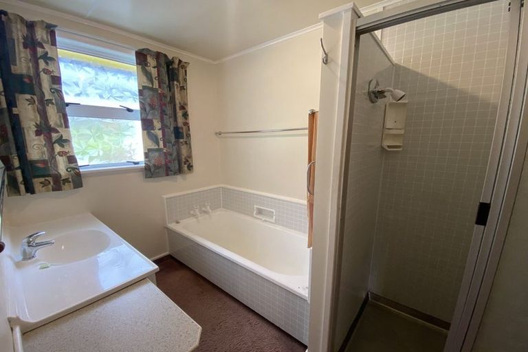 Photo of property in 100 Milton Terrace, Picton, 7220