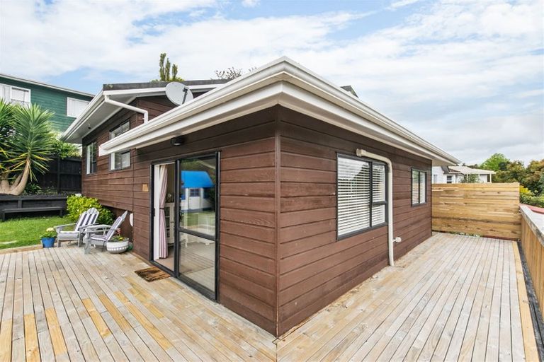 Photo of property in 1/111 Spinella Drive, Bayview, Auckland, 0629
