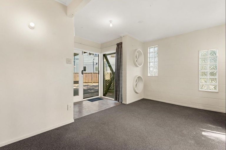 Photo of property in 98a Karewa Parade, Papamoa Beach, Papamoa, 3118