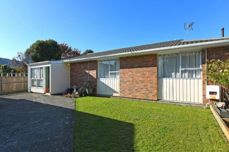 Photo of property in 2/29 Clouston Park Road, Clouston Park, Upper Hutt, 5018