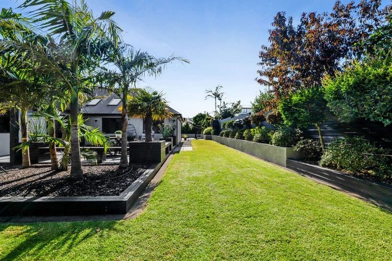 Photo of property in 5-7 Adam Lile Drive, Highlands Park, New Plymouth, 4312