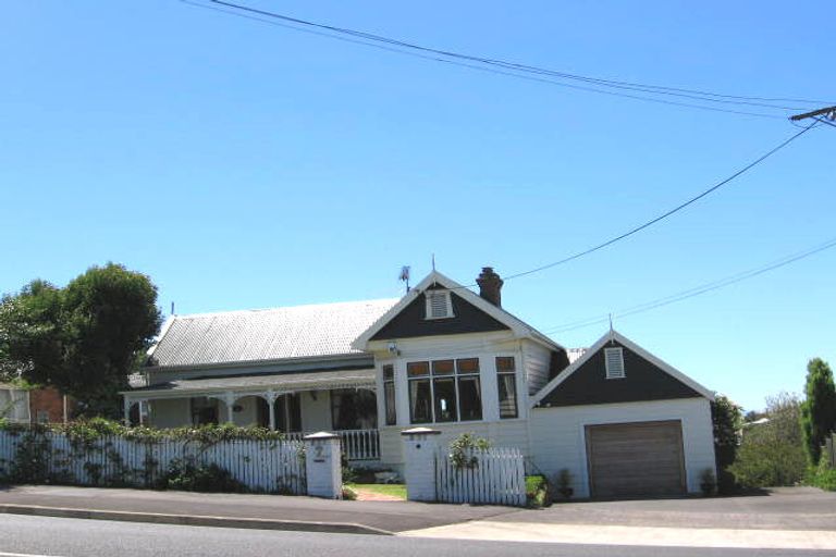 Photo of property in 2/7 East Coast Road, Milford, Auckland, 0620