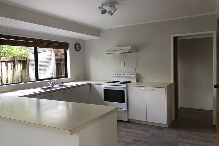 Photo of property in 3/16 Evans Road, Glen Eden, Auckland, 0602