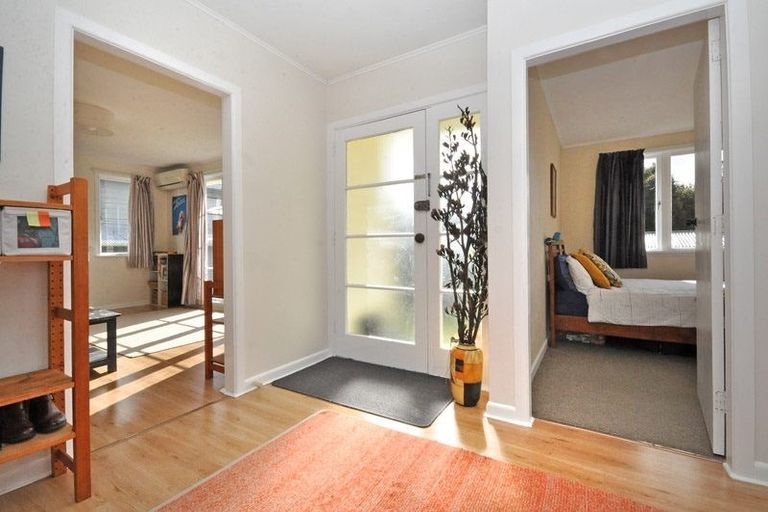 Photo of property in 10 Netherlands Avenue, Kelston, Auckland, 0602