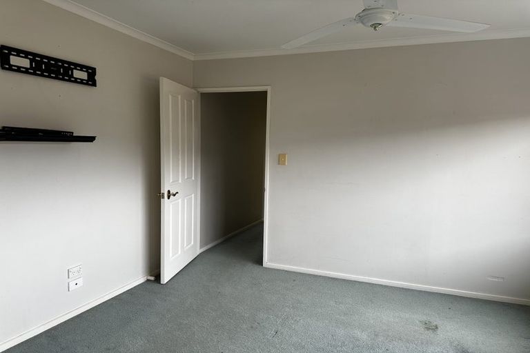 Photo of property in 1/47 Carnoustie Drive, Wattle Downs, Auckland, 2103