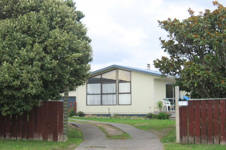 Photo of property in 4 Rangiatea Street, Paraparaumu Beach, Paraparaumu, 5032