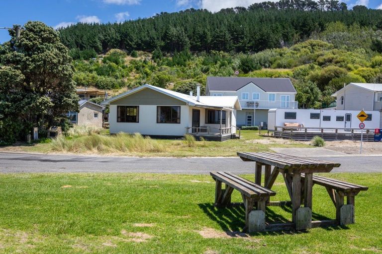 Photo of property in 54 Akitio Esplanade, Akitio, Pongaroa, 4991