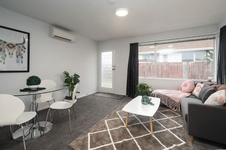 Photo of property in 3/176 Yaldhurst Road, Sockburn, Christchurch, 8042