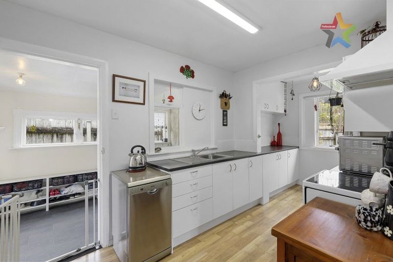 Photo of property in 39 Raukawa Street, Stokes Valley, Lower Hutt, 5019