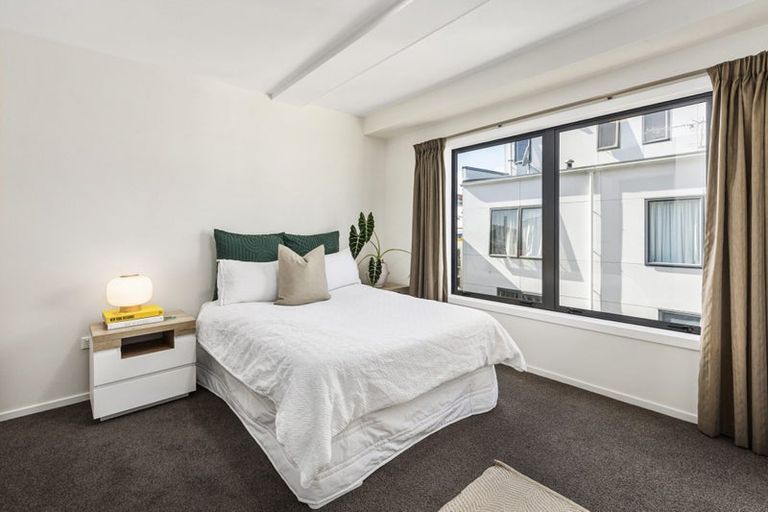 Photo of property in 2/464 Adelaide Road, Berhampore, Wellington, 6023