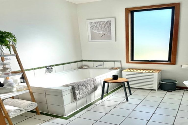 Photo of property in 2 Arklow Street, Albert Town, Wanaka, 9305