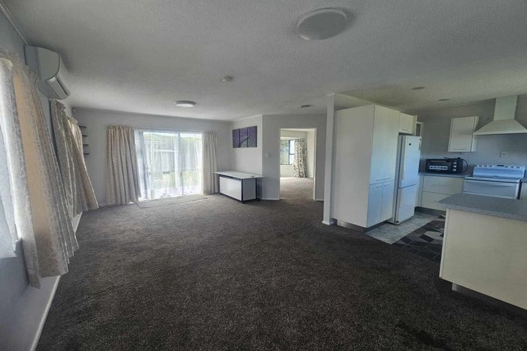 Photo of property in 3 Bayswater Place, Newlands, Wellington, 6037