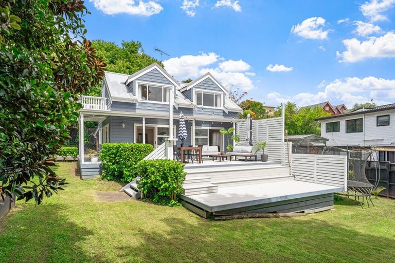 Photo of property in 122 Stanmore Bay Road, Stanmore Bay, Whangaparaoa, 0932