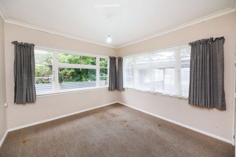 Photo of property in 5 Pahiatua Street, Hokowhitu, Palmerston North, 4410