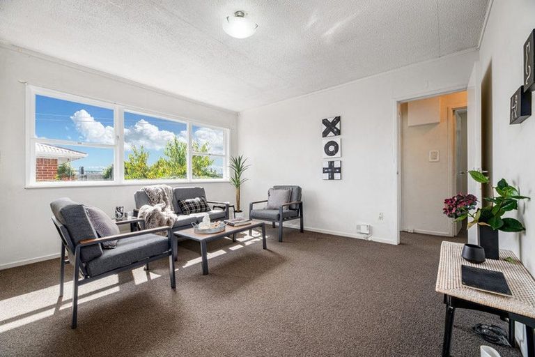 Photo of property in 2/219 Swanson Road, Henderson, Auckland, 0610