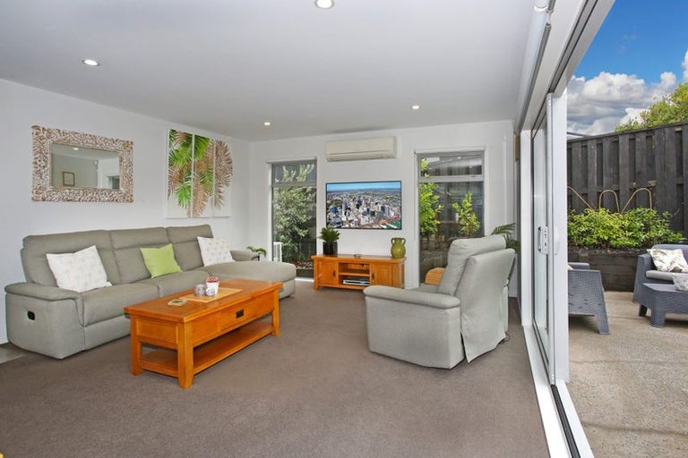 Photo of property in 8 Stockyard Crescent, Pukekohe, 2120