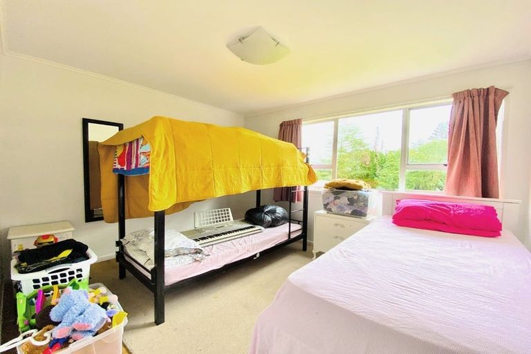 Photo of property in 12 St Margaret Place, West Harbour, Auckland, 0618