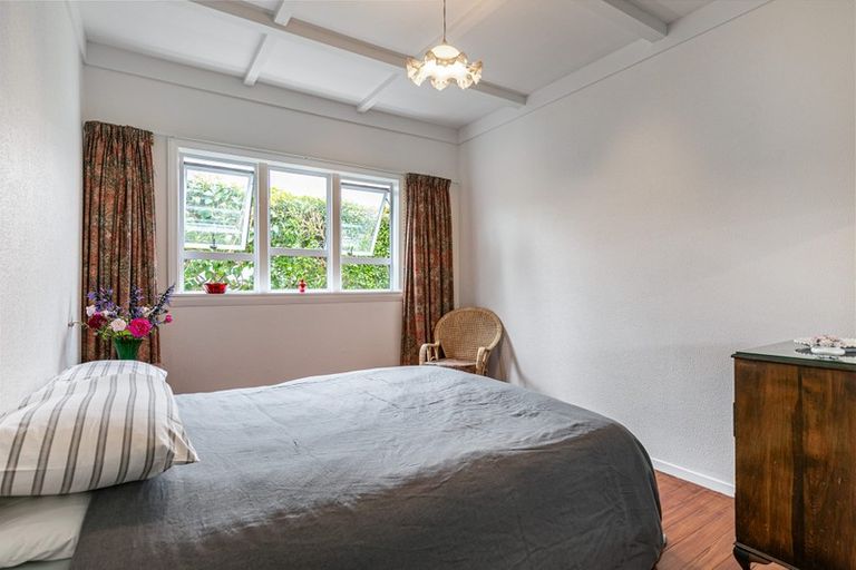 Photo of property in 26 Kiwi Esplanade, Mangere Bridge, Auckland, 2022