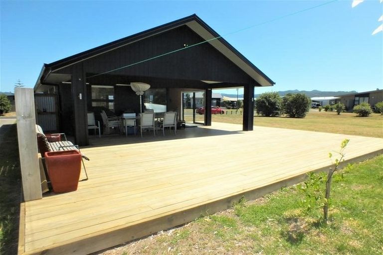 Photo of property in 108 Kelly Jade Avenue, Matarangi, Whitianga, 3592
