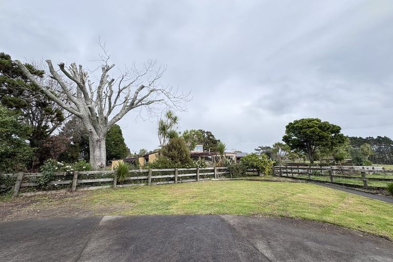Photo of property in 412 Taupaki Road, Kumeu, 0892
