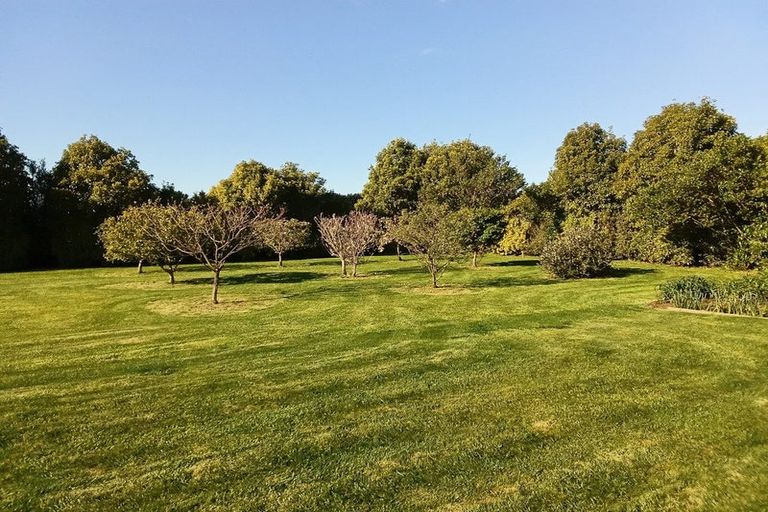 Photo of property in 33 Ketemaringi Way, Manakau, Levin, 5573