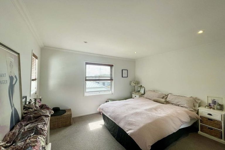 Photo of property in 57 Paynters Avenue, Strandon, New Plymouth, 4312