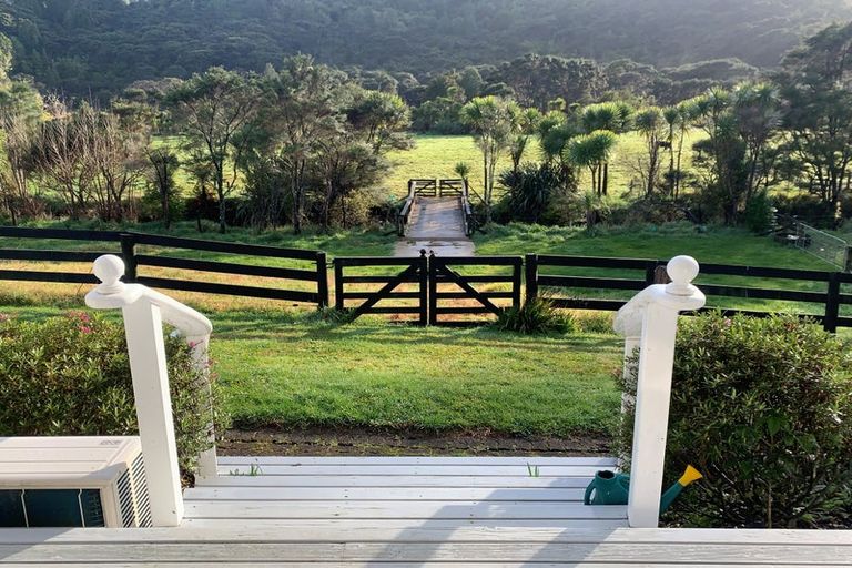 Photo of property in 115 Bethells Road, Waitakere, Henderson, 0781