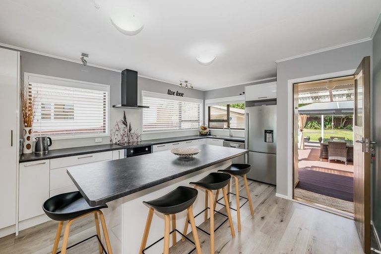 Photo of property in 42 Kaitawa Crescent, Paraparaumu, 5032