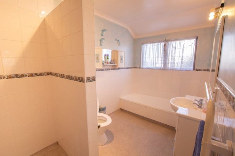 Photo of property in 60a Pitau Road, Mount Maunganui, 3116