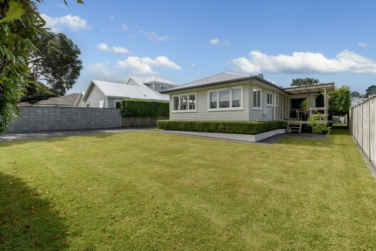 Photo of property in 32 Hinewa Road, Otumoetai, Tauranga, 3110