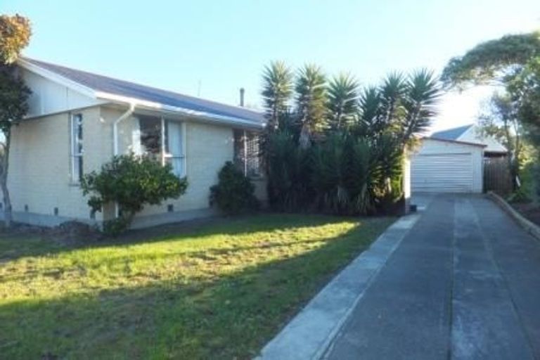 Photo of property in 28 Medina Crescent, Parklands, Christchurch, 8083