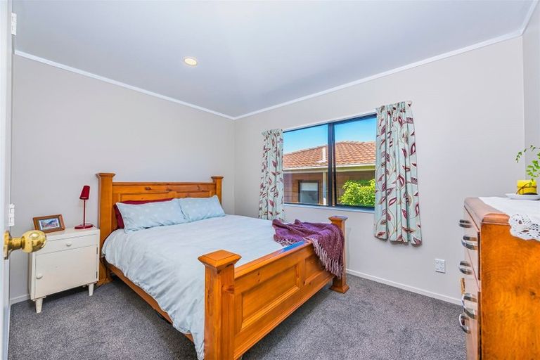 Photo of property in 2/1 Bass Street, West Harbour, Auckland, 0618