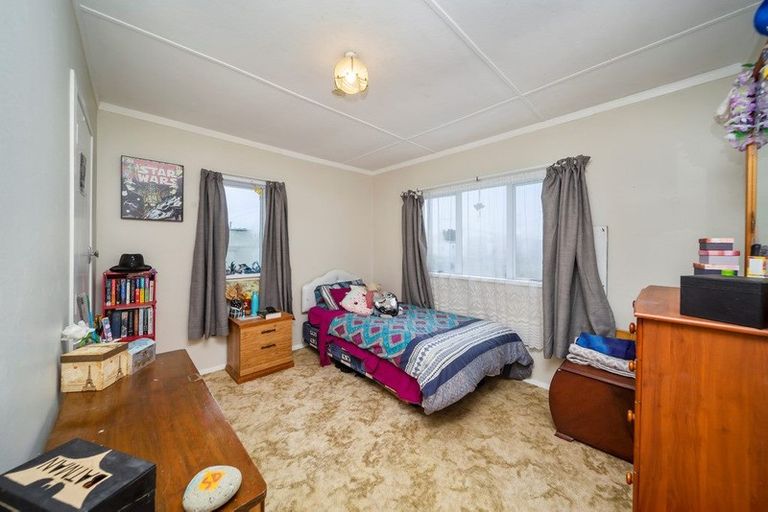 Photo of property in 38 Paritutu Road, Spotswood, New Plymouth, 4310