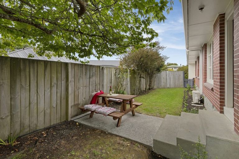 Photo of property in 1/98 Crofton Road, Harewood, Christchurch, 8051