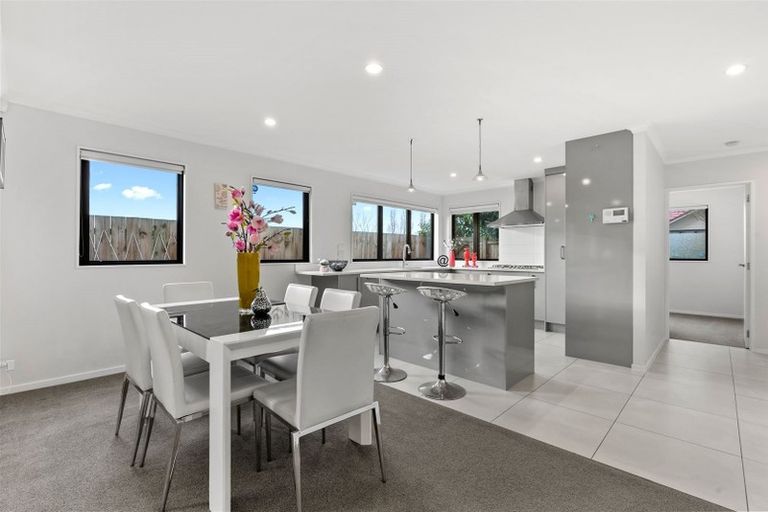 Photo of property in 35 Tarapiroe Avenue, Takanini, 2112