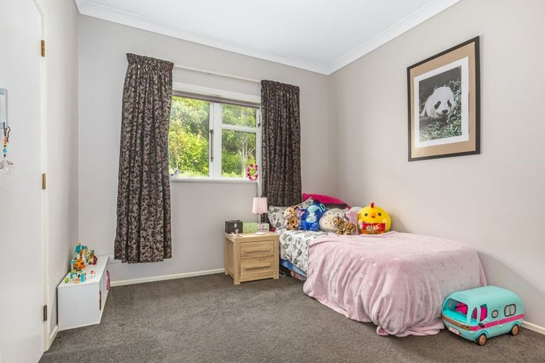 Photo of property in 28 Paremata Crescent, Paremata, Porirua, 5024