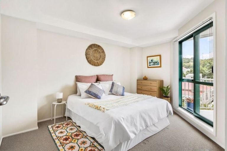 Photo of property in Palm Grove Apartments, 1/13c Palm Grove, Berhampore, Wellington, 6023